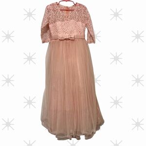 Pink girls dress, 3/4 sleeves, lace, tulle skirt, zipper back.‎ Fits 7-8.